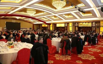 公司年会老总讲话稿5篇