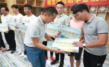 学生拿助学金的申请书范文推荐7篇